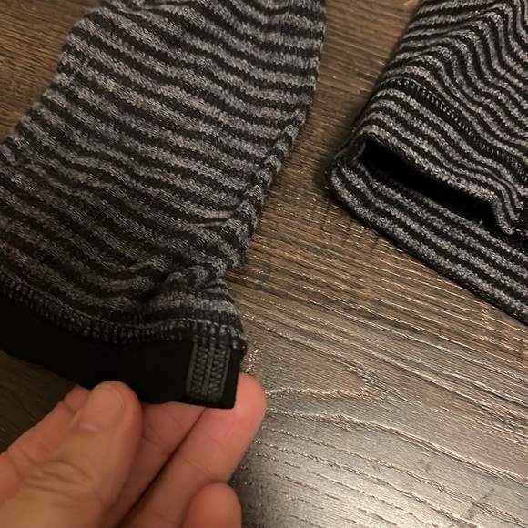 LULULEMON Run Turn Around Long Sleeve 8 - Picture 3 of 6